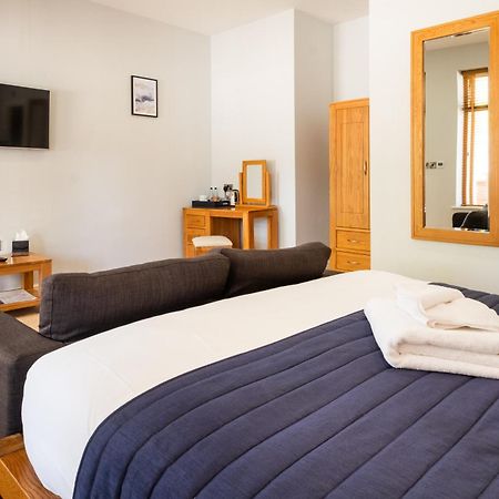 The Coach House Suffolk Hotel โลเวสทอฟต์ ภายนอก รูปภาพ