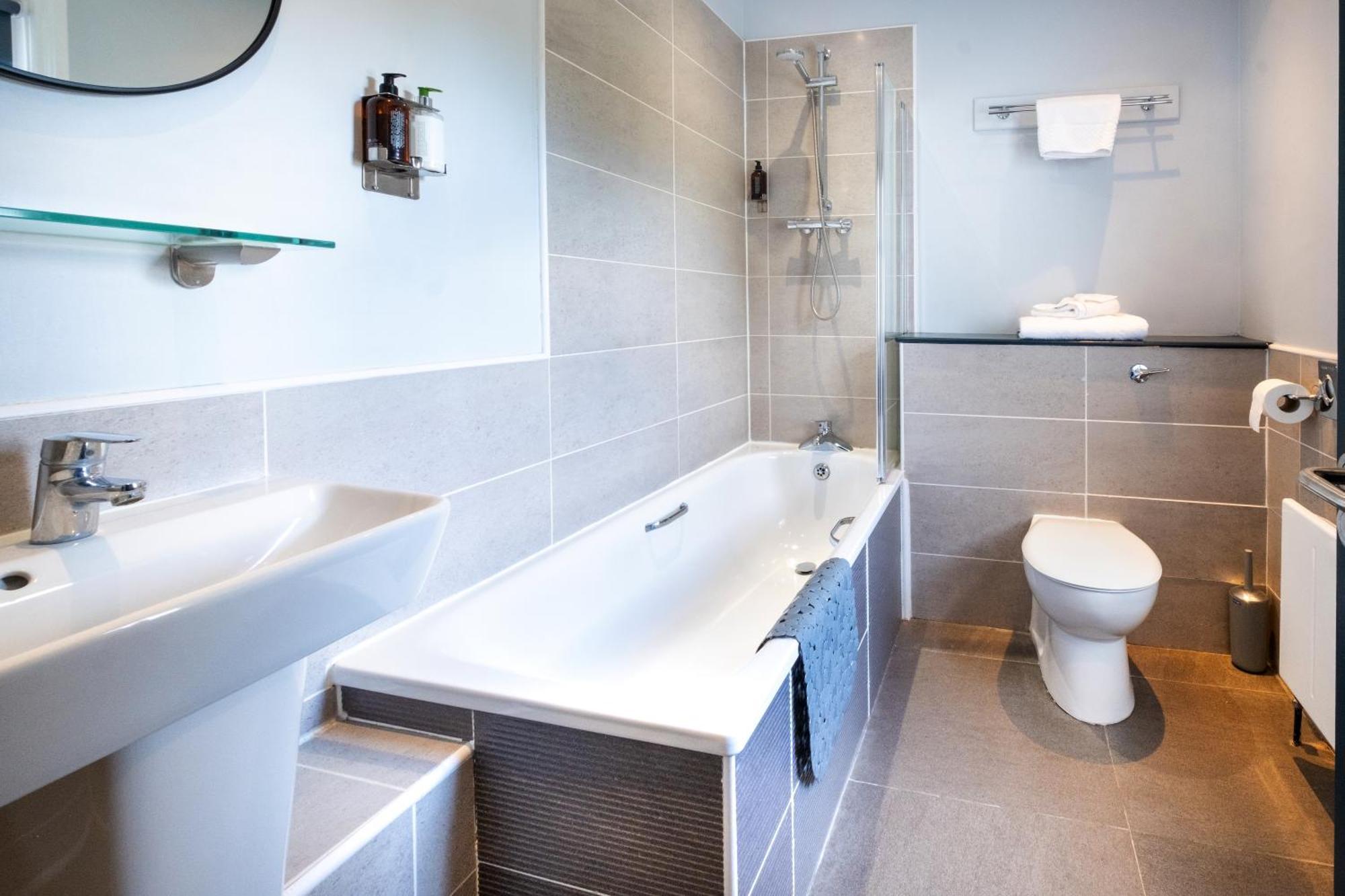 The Coach House Suffolk Hotel โลเวสทอฟต์ ภายนอก รูปภาพ
