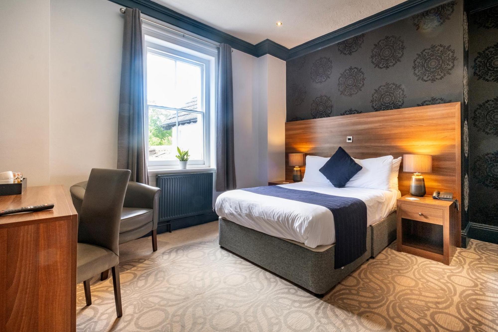 The Coach House Suffolk Hotel โลเวสทอฟต์ ภายนอก รูปภาพ