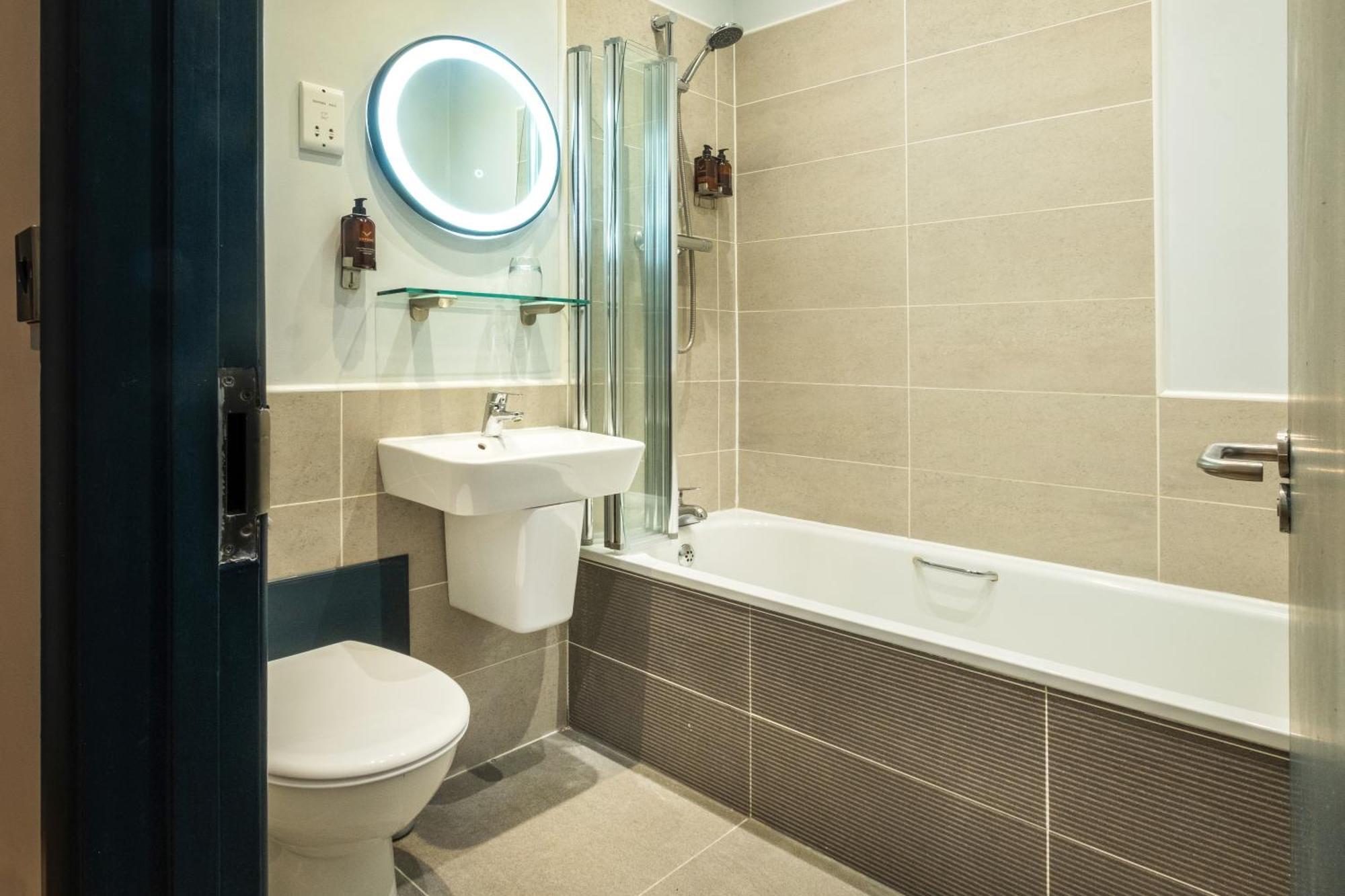 The Coach House Suffolk Hotel โลเวสทอฟต์ ภายนอก รูปภาพ