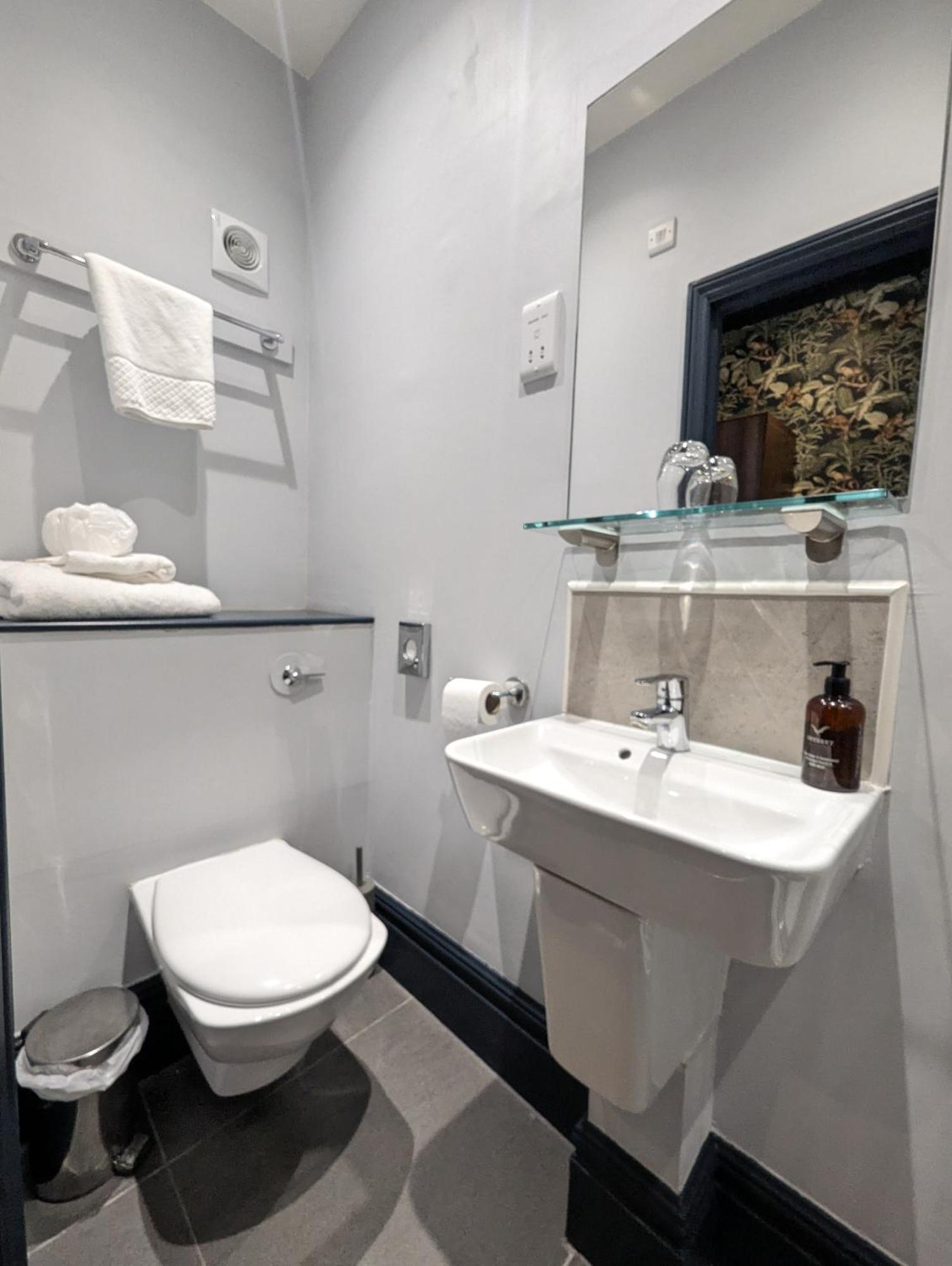 The Coach House Suffolk Hotel โลเวสทอฟต์ ภายนอก รูปภาพ